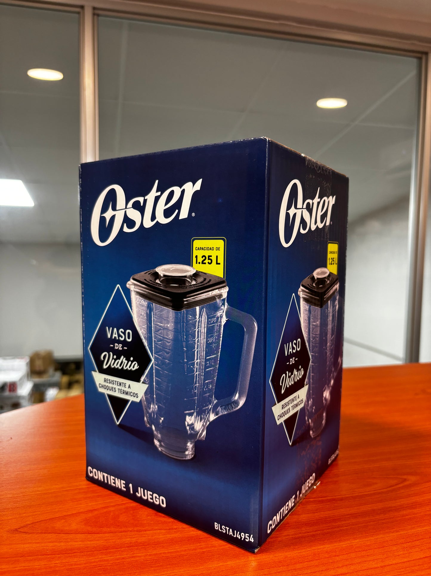 Jarra de Vidrio Cuadrada con Tapa Negra Oster